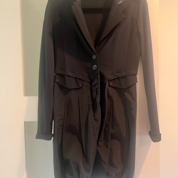 French Designed, Black Coat with Pleated Balloon Bottom, Size 3, - Picture 2 of 9